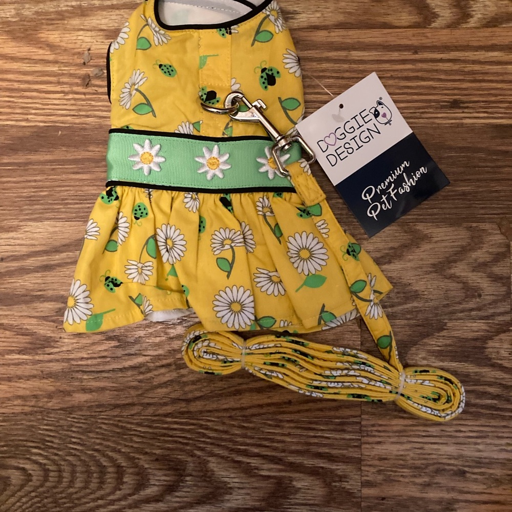 Doggie Design Ladybugs and Daisy Harness Dress with matching Leash size XS